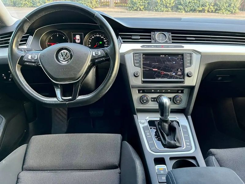 Volkswagen Passat • 2017 • 141,000 km 4