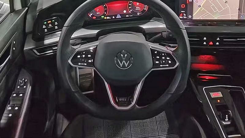 Volkswagen Golf • 2024 • 14,183 km 8