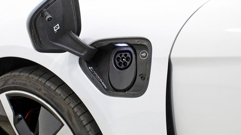 Porsche Taycan • 2021 • 15,200 km 14