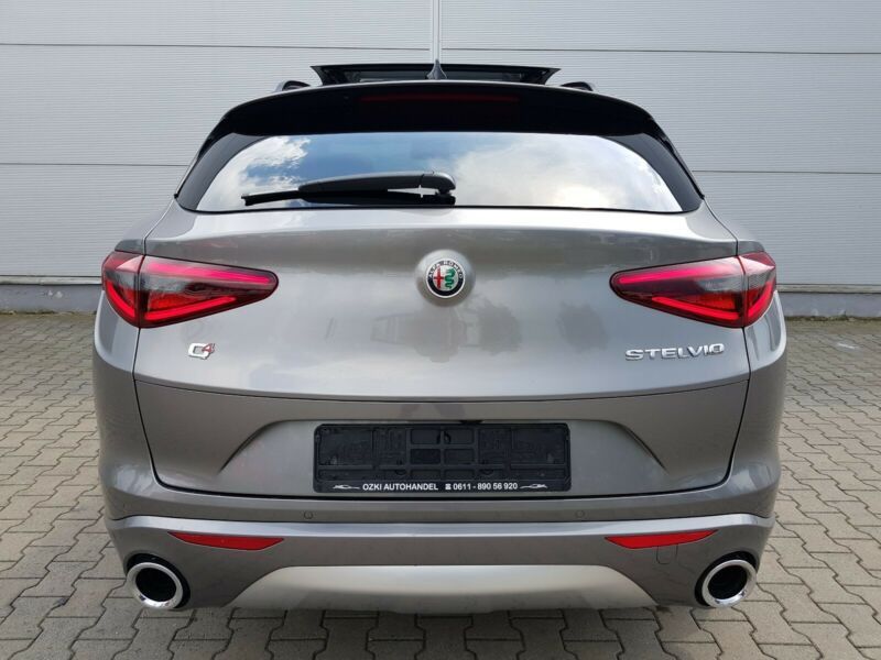 Alfa Romeo Stelvio • 2018 • 27,000 km 12