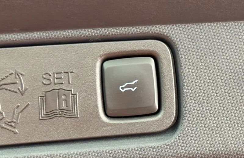 Ford Mustang • 2024 • 27,776 km 9