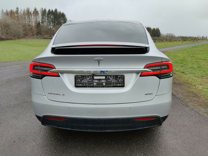 Tesla Model X • 2017 • 119,950 km 3