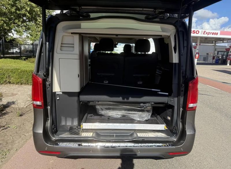 Mercedes-Benz 210 Van • 2018 • 84,000 km 11