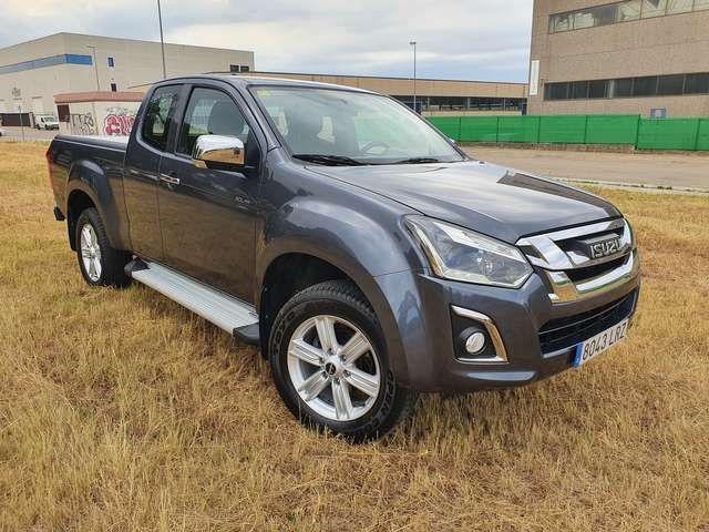 Isuzu D-MAX • 2017 • 88,000 km 1