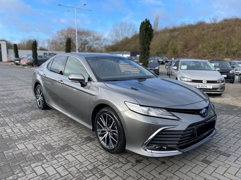 Toyota Camry Hybrid • 2021 • 25,000 km 1