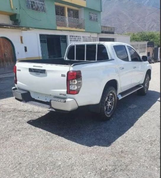Mitsubishi L200 • 2019 • 80,000 km 4