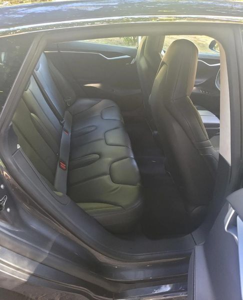 Tesla Model S • 2016 • 149,000 km 8