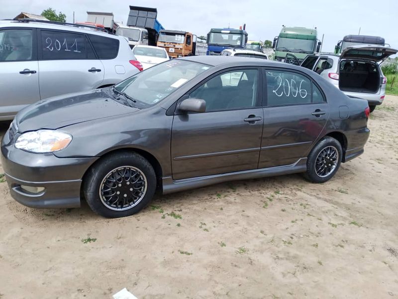 Toyota Corolla • 2006 • 175,000 km 2