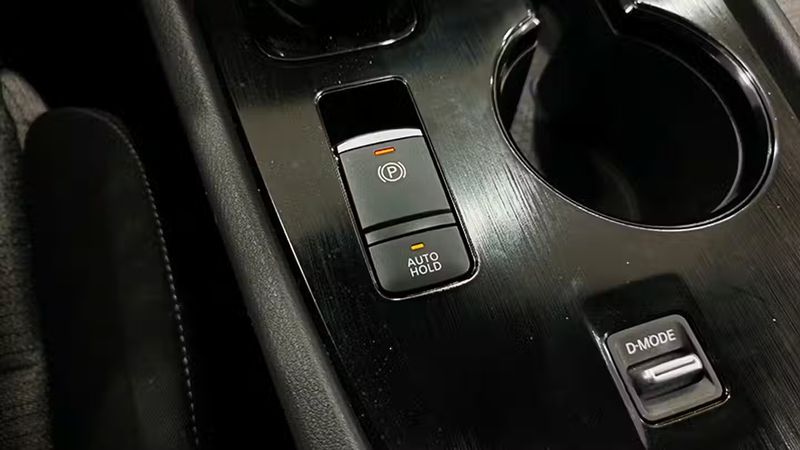 Nissan X-Trail • 2024 • 13,843 km 11