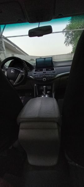 Honda Accord • 2010 • 251,000 km 3