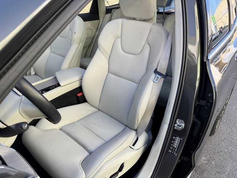 Volvo XC60 • 2018 • 140,000 km 5
