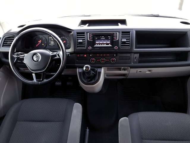 Volkswagen T5 Caravelle • 2017 • 208,089 km 2