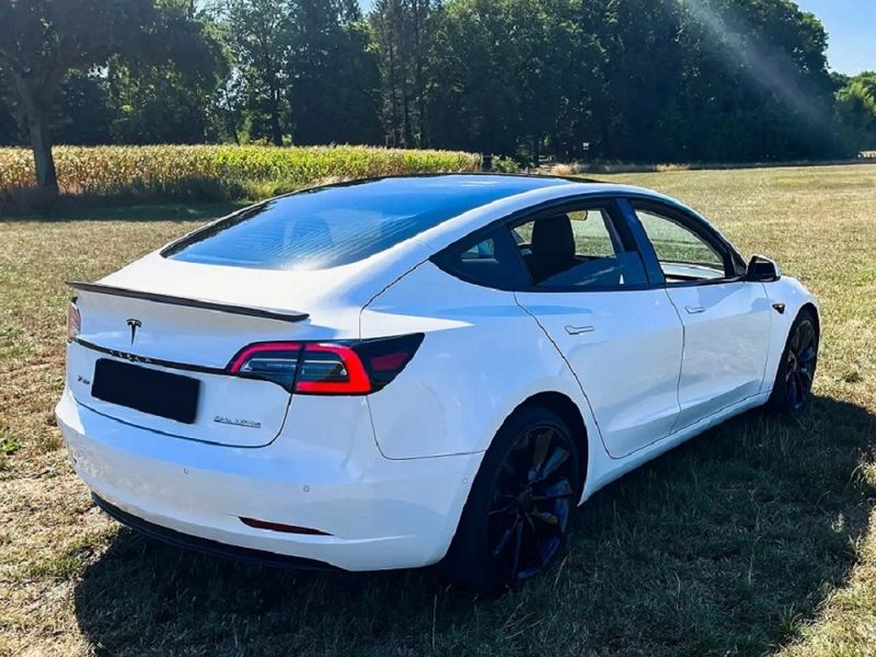 Tesla Model 3 • 2019 • 133,000 km 10