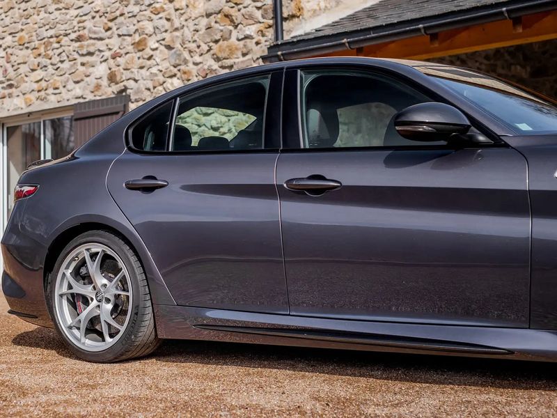 Alfa Romeo Giulia • 2020 • 36,500 km 4