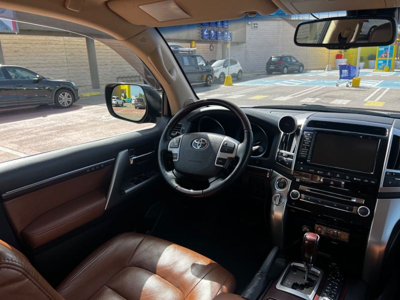 Toyota Land Cruiser • 2014 • 92,000 km 2