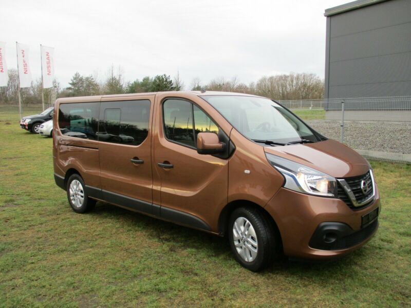 Nissan NV Passenger • 2019 • 54,500 km 2