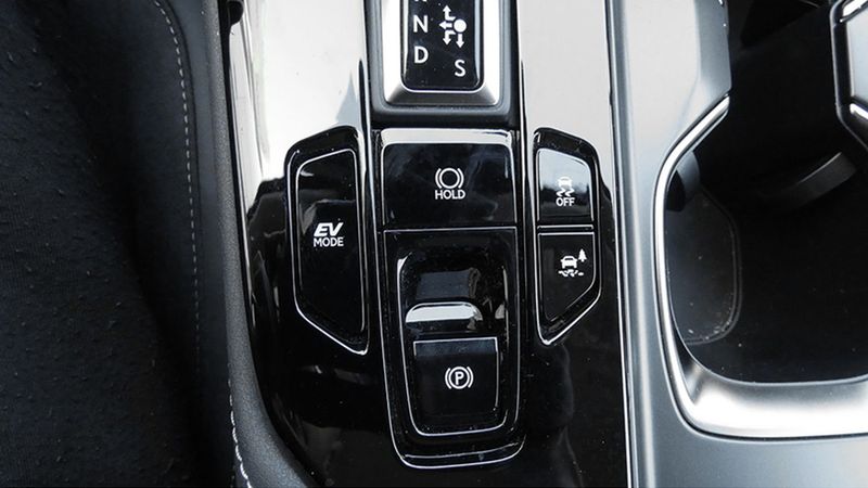 Lexus NX • 2022 • 4,056 km 17