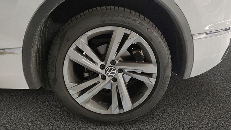 Volkswagen Tiguan • 2024 • 10,608 km 15