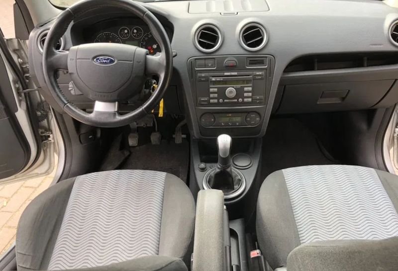 Ford Fusion • 2005 • 93,183 km 2