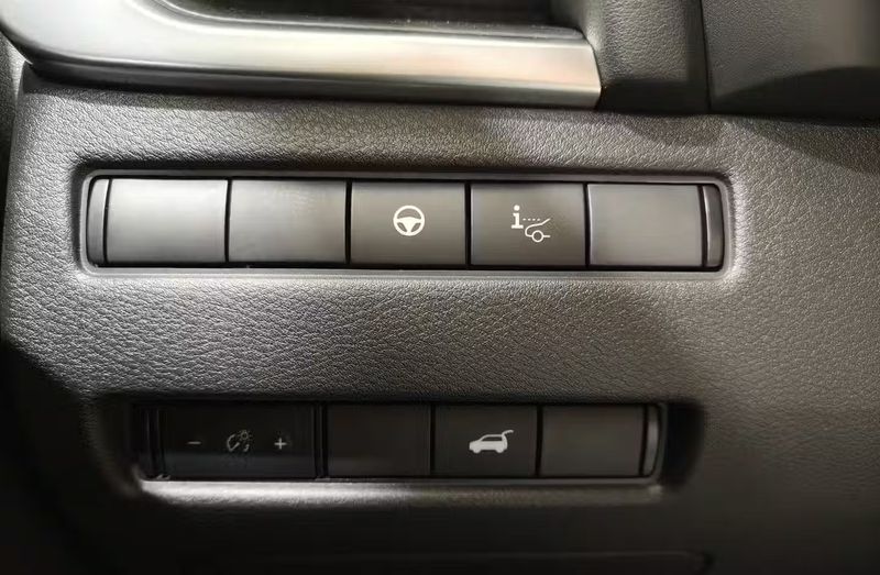 Nissan X-Trail • 2023 • 3,336 km 9