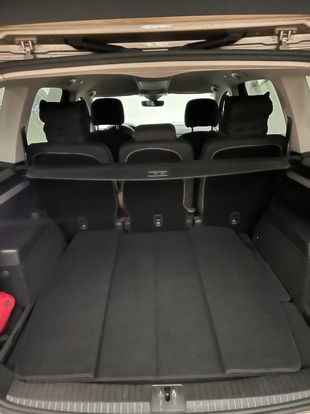 Volkswagen Touran • 2020 • 73,000 km 4