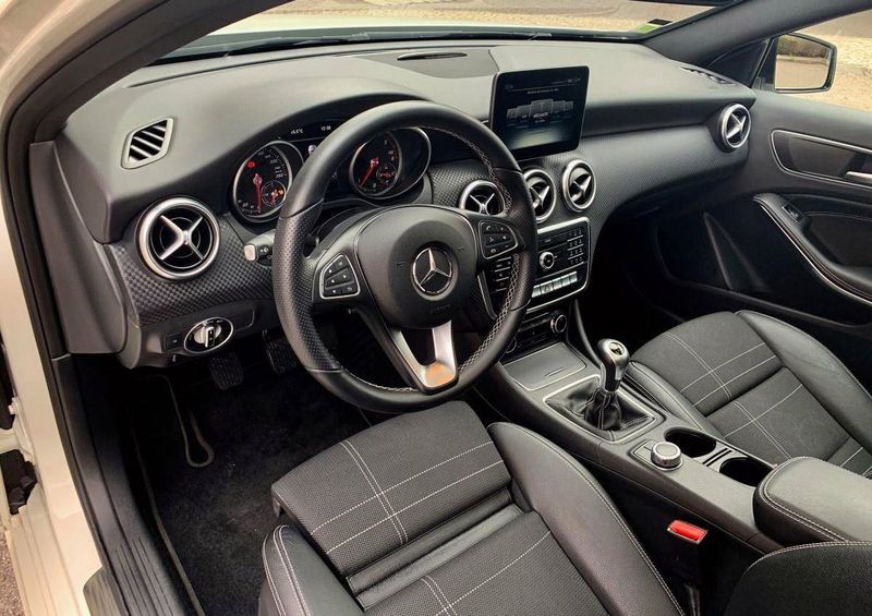 Mercedes-Benz 200 - 300 • 2016 • 30,000 km 2