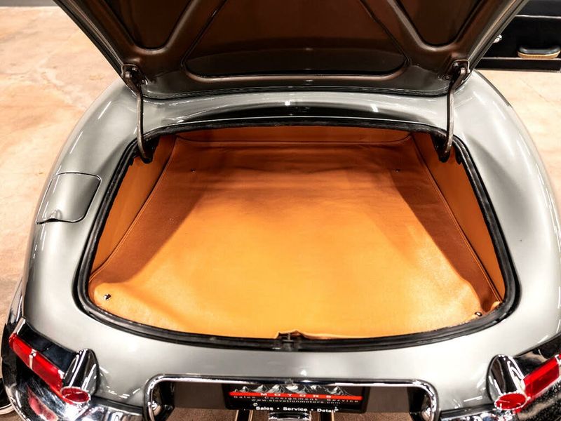 Jaguar E-PACE • 1967 • 42,690 km 12