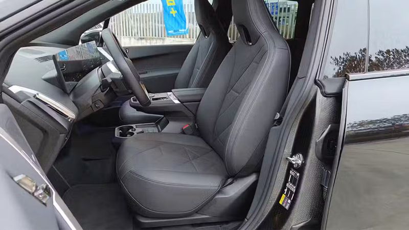 BMW i3 • 2023 • 23,167 km 4