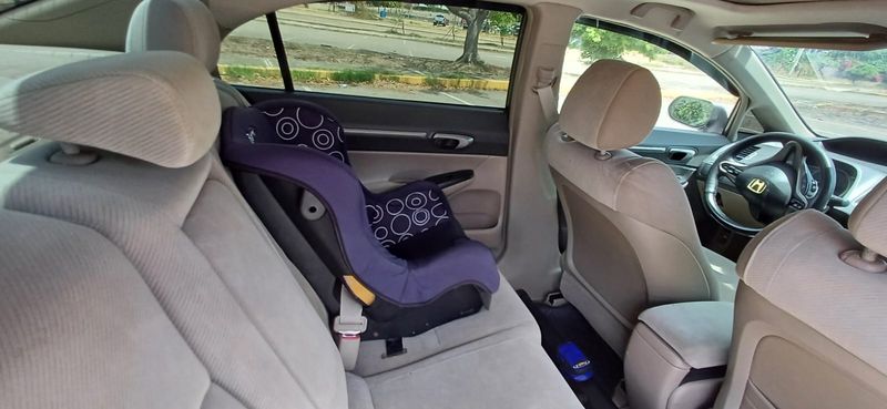 Honda Civic • 2009 • 200,000 km 3