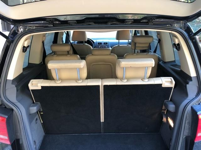 Volkswagen Touran • 2011 • 107,000 km 8