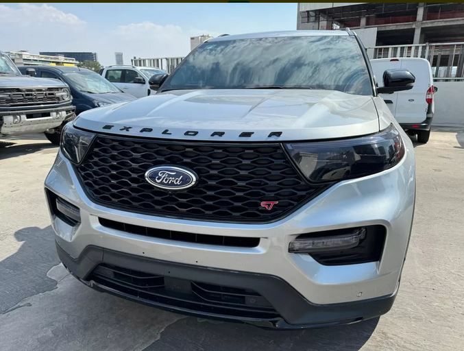 Ford Explorer • 2023 • 26,000 km 8