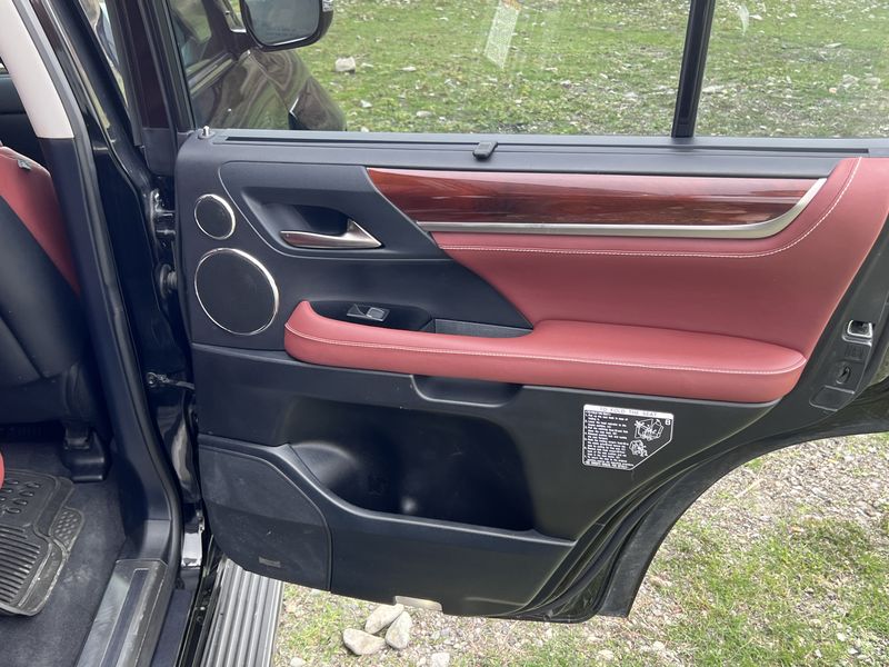 Lexus LX • 2019 • 37,000 km 11