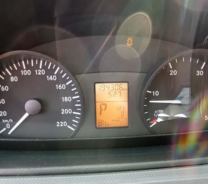 Mercedes-Benz 210 Van • 2009 • 190,000 km 7