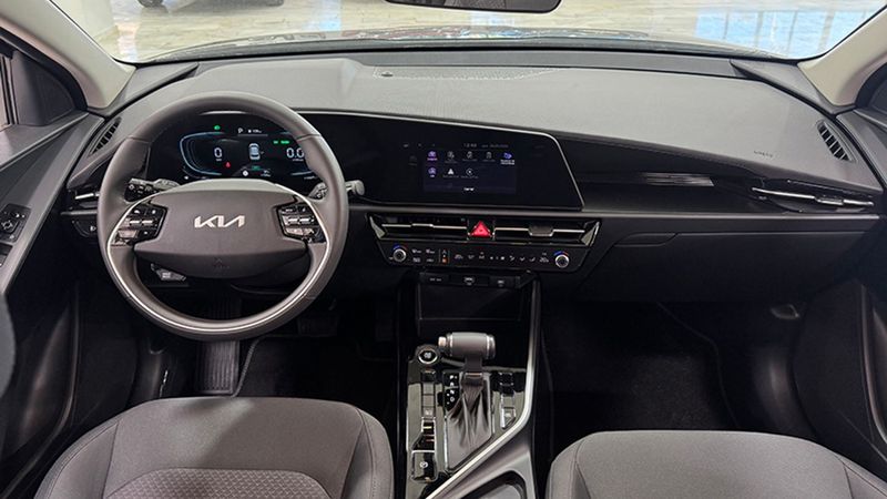 Kia Niro • 2024 • 1,159 km 10