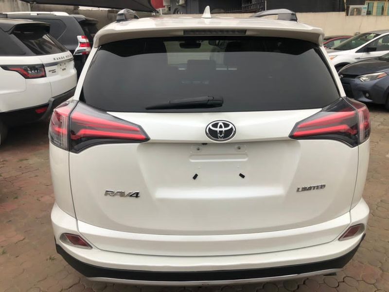Toyota RAV4 • 2018 • 50,000 km 2