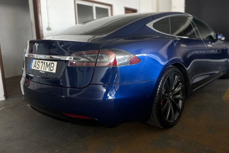 Tesla Model S • 2017 • 159,240 km 3