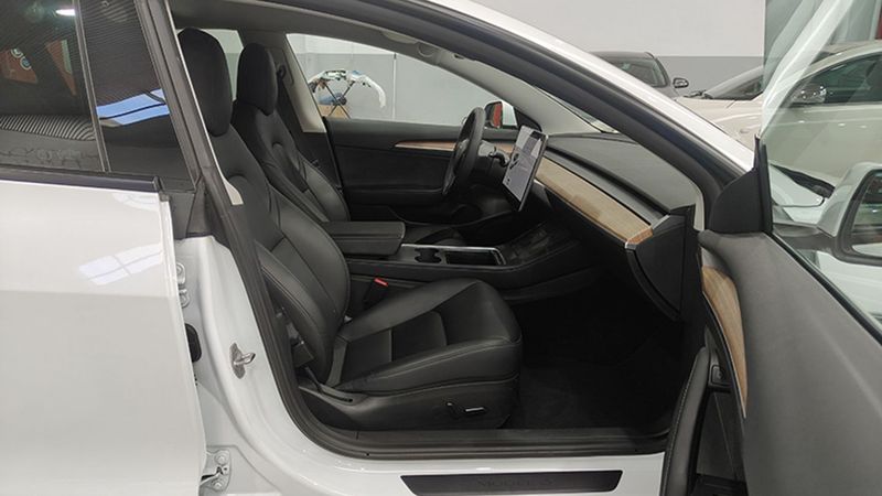 Tesla Model 3 • 2021 • 64,033 km 10