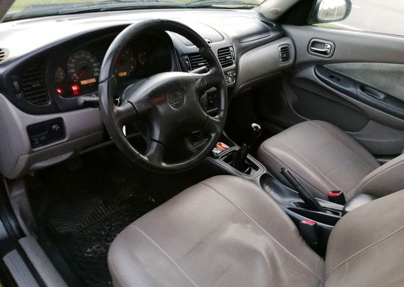 Nissan Almera • 2001 • 180,000 km 4