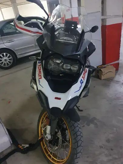 Bmw r1250gs • 2022 • 11,000 km 2