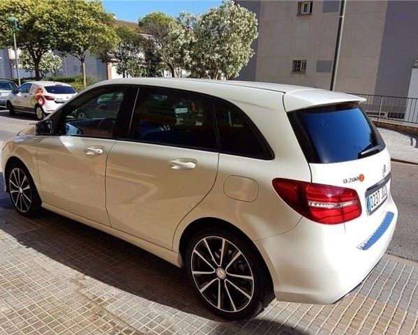 Mercedes-Benz Class B • 2015 • 119,000 km 3