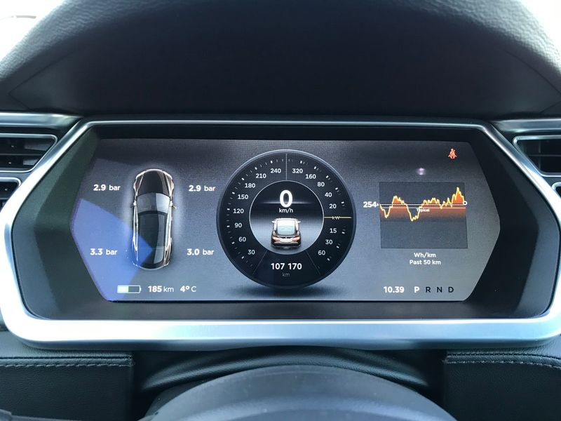 Tesla Model S • 2014 • 107,500 km 9