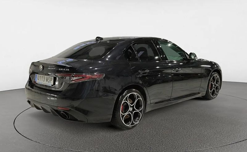 Alfa Romeo Giulia • 2024 • 17,615 km 4
