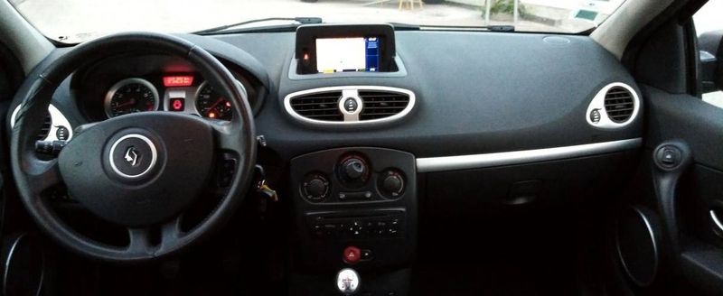 Renault Clio • 2010 • 110,000 km 3