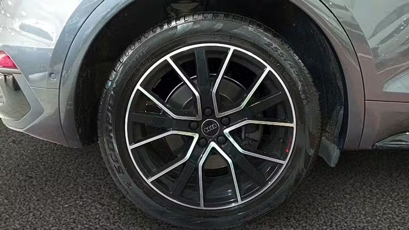 Audi Q5 • 2023 • 40,795 km 13