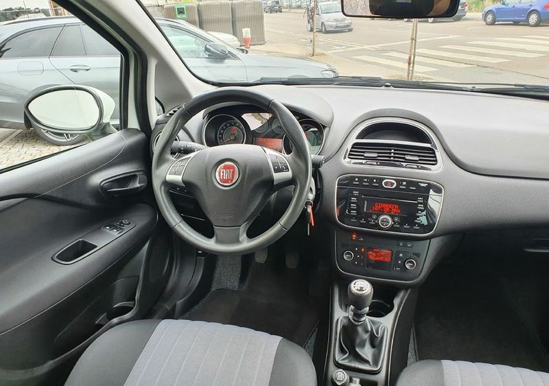 Fiat Punto • 2018 • 33,000 km 1