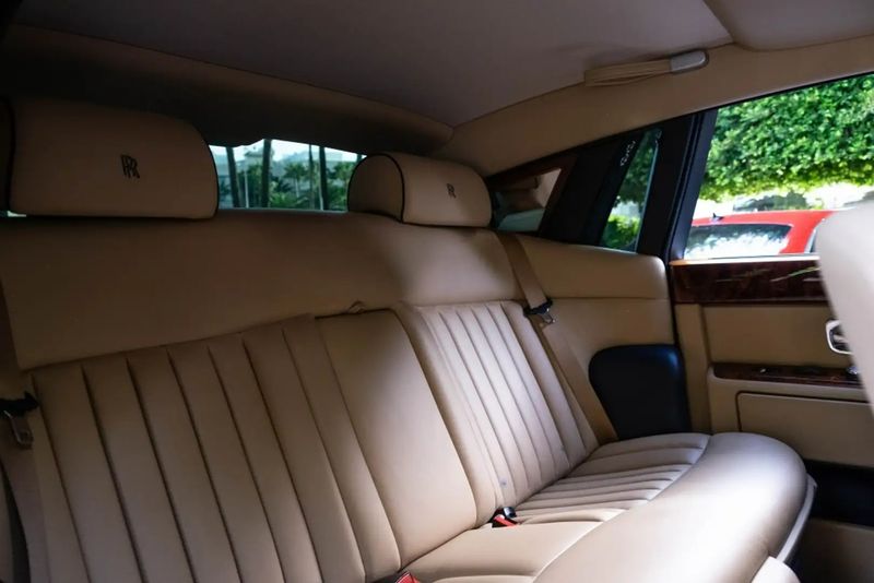 Rolls-Royce Phantom • 2011 • 75,000 km 4