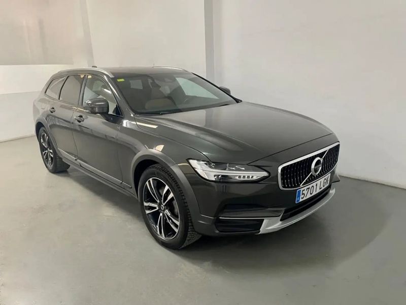 Volvo V90 • 2020 • 85,000 km 3
