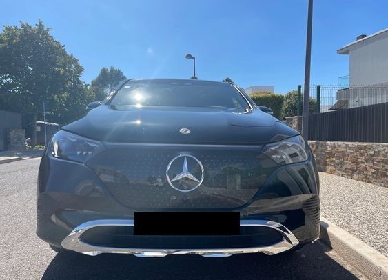 Mercedes-Benz E • 2023 • 22,700 km 5