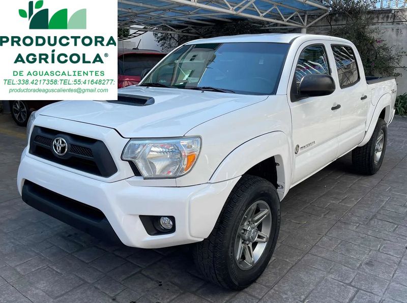 Toyota Tacoma • 2015 • 25,000 km 1