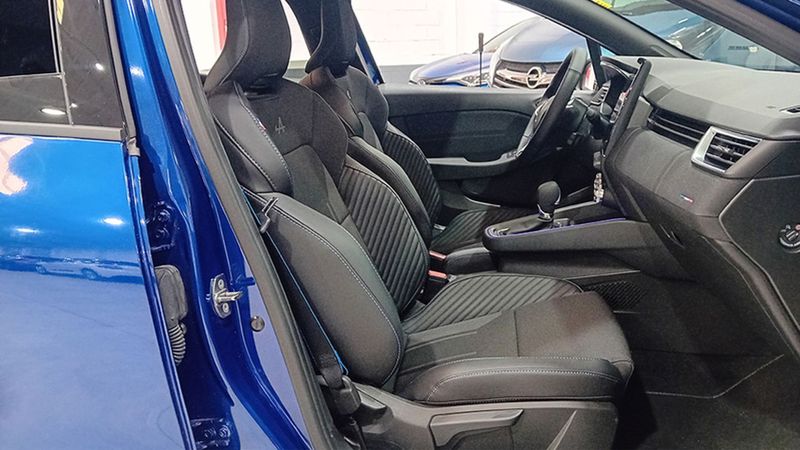 Renault Clio • 2023 • 10,831 km 25